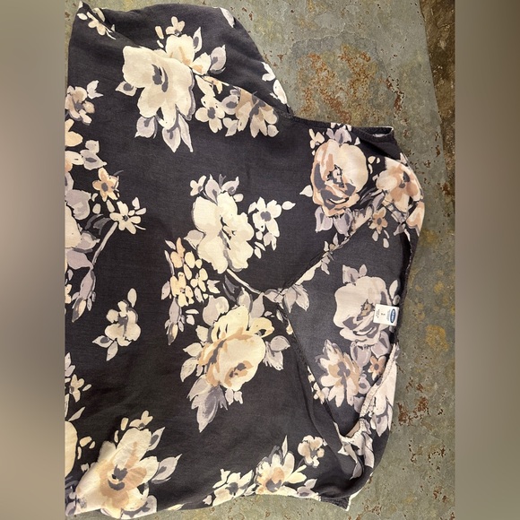 ❤️ BOGO FREE ❤️ Floral Sleeveless Women's Top - Grey and Cream - Old Navy Size S - Picture 7 of 9